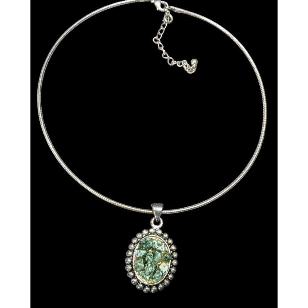 Green And White Stone Chip Pendant Necklace